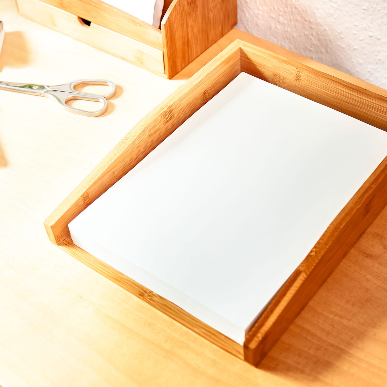 Blumfeldt Zásobník dokumenty, odkladací zásobník, jednoduchý dizajn, rozmery: 25,3 × 5,8 × 33 cm, bambus – Obrázok 4