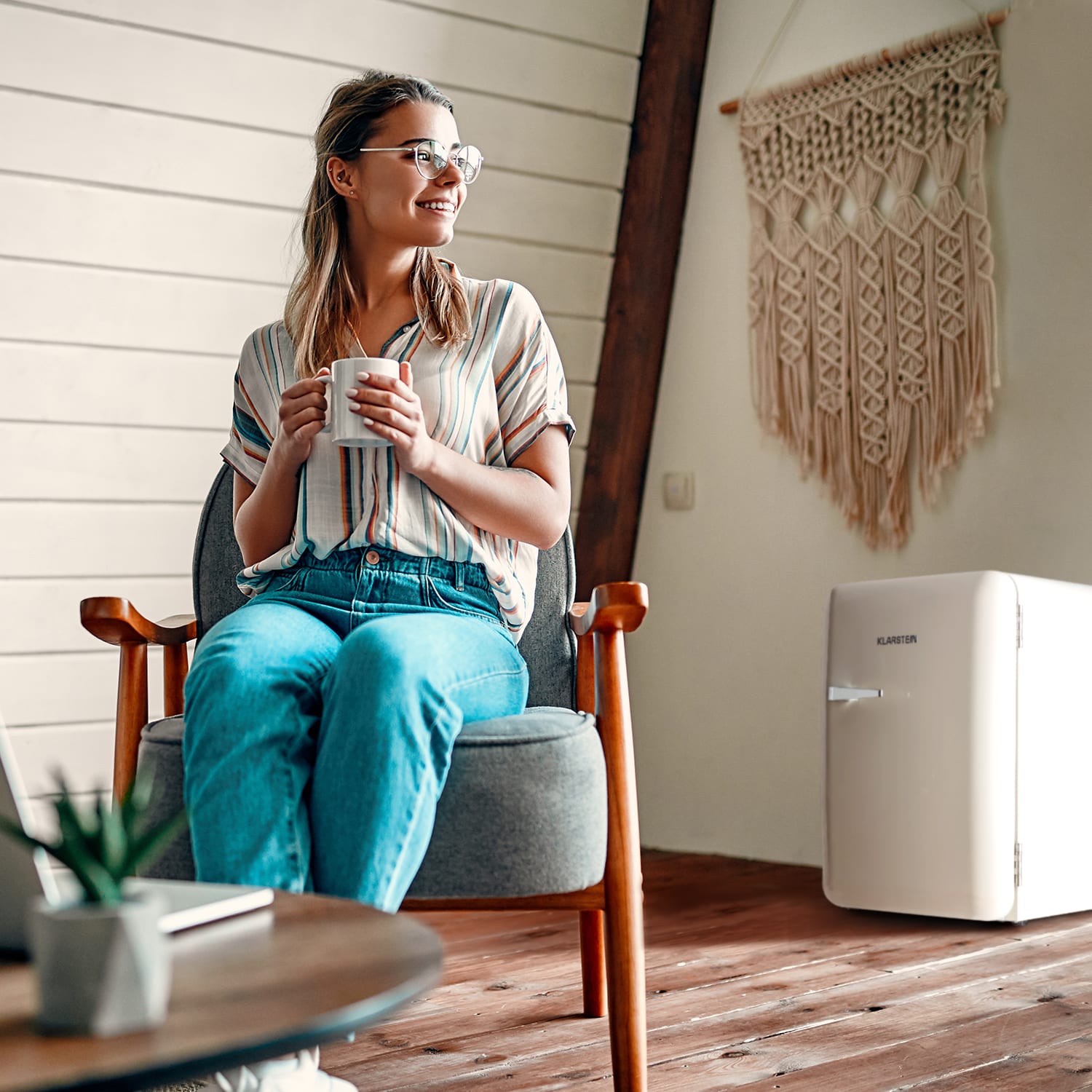 Klarstein Audrey, retro chladnička, 70 l, 3 police, 2 priehradky vo dverách, vnútorné osvetlenie